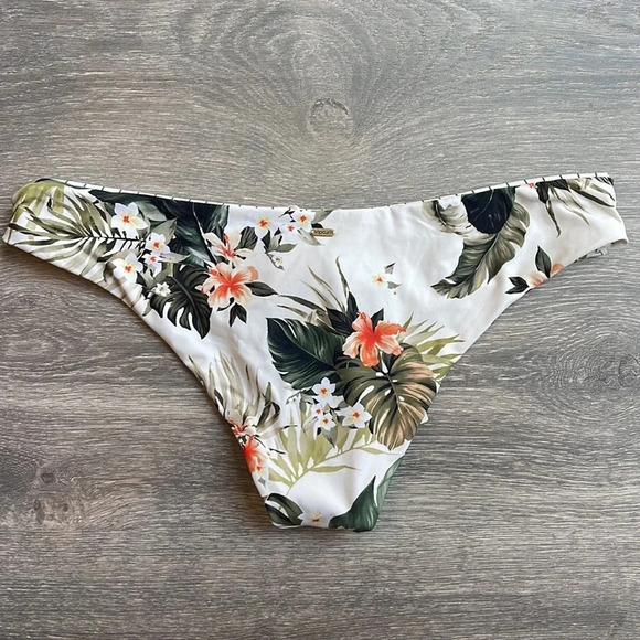 Rip Curl On The Coast Bandeau Bikini Top & Reversible Cheeky Bottoms - Picture 10 of 14